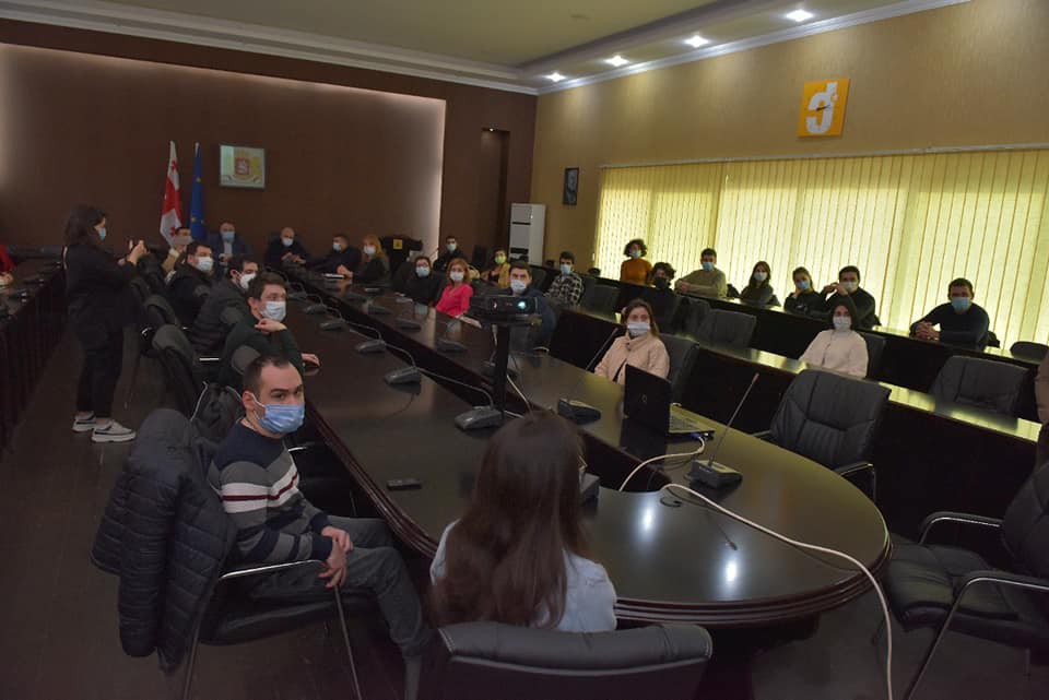 ქუთაისის მერიაში "ახალგაზრდული ინიციატივების მხარდამჭერი პროგრამა 2022-ის" წარდგენა გაიმართა